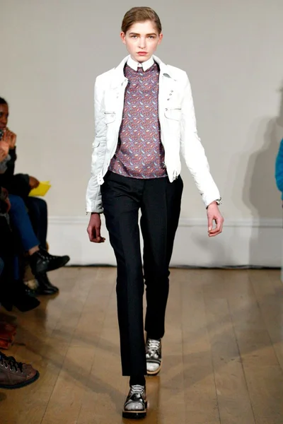 Look 10